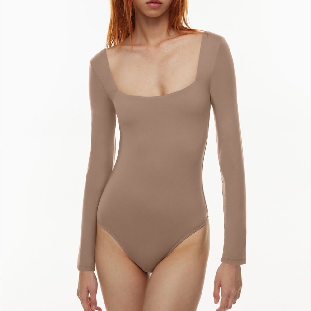 NWT Aritzia Babaton Contour Squareneck Longsleeve Bodysuit in Deep Taupe